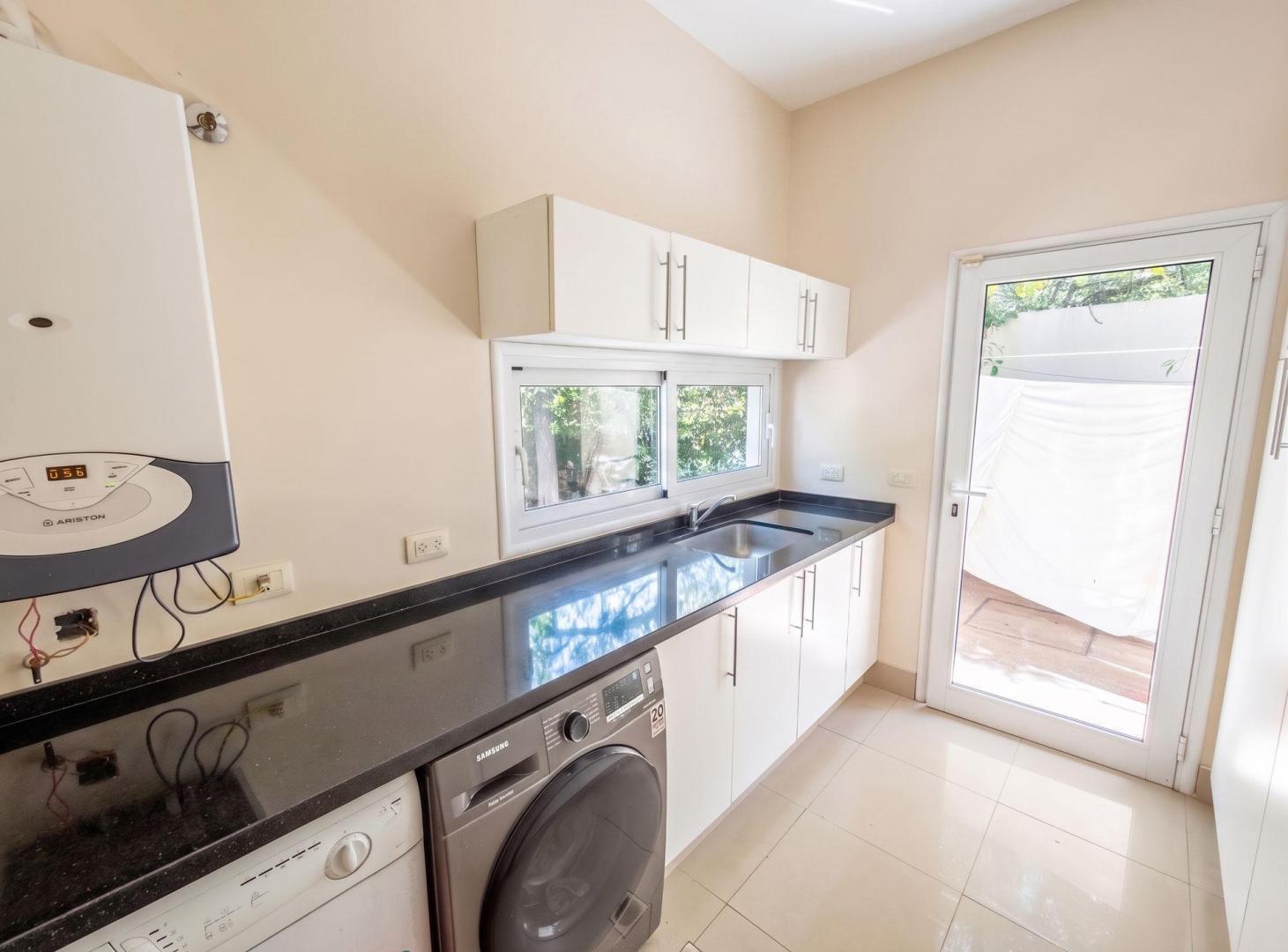 Foto de ALQUILER CASA 4 DORMITORIOS LOMAS DE LA CAROLINA, imagen 5