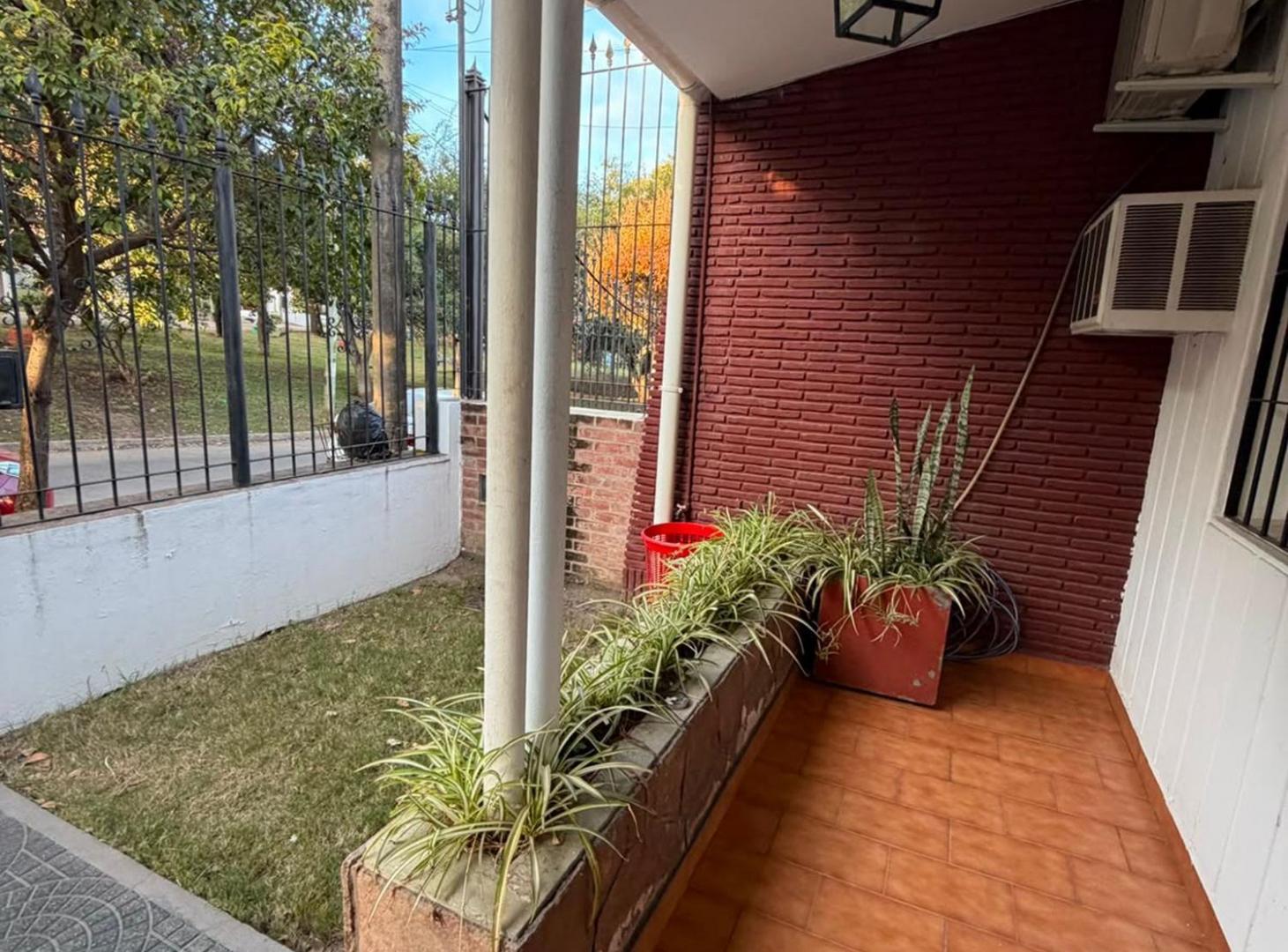 Foto de VENTA CASA 2 DORM UNA PLANTA VILLA CABREBRA PATIO, imagen 1
