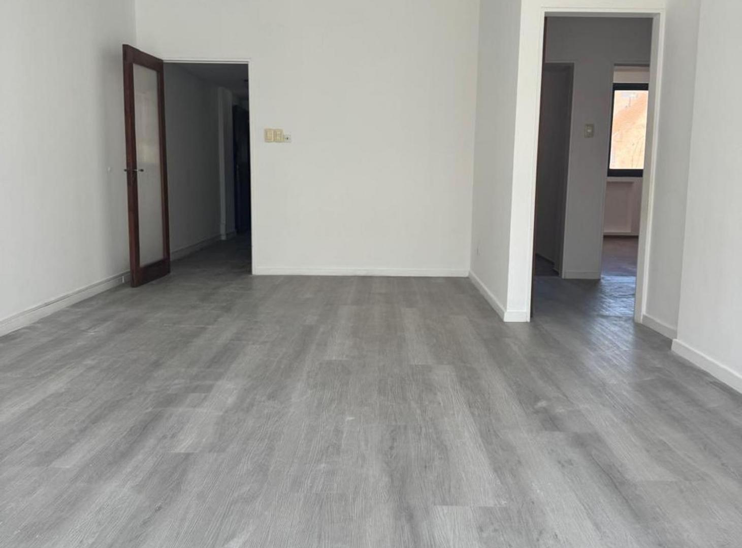 Foto de VENTA DEPARTAMENTO SEMI PISO, imagen 2