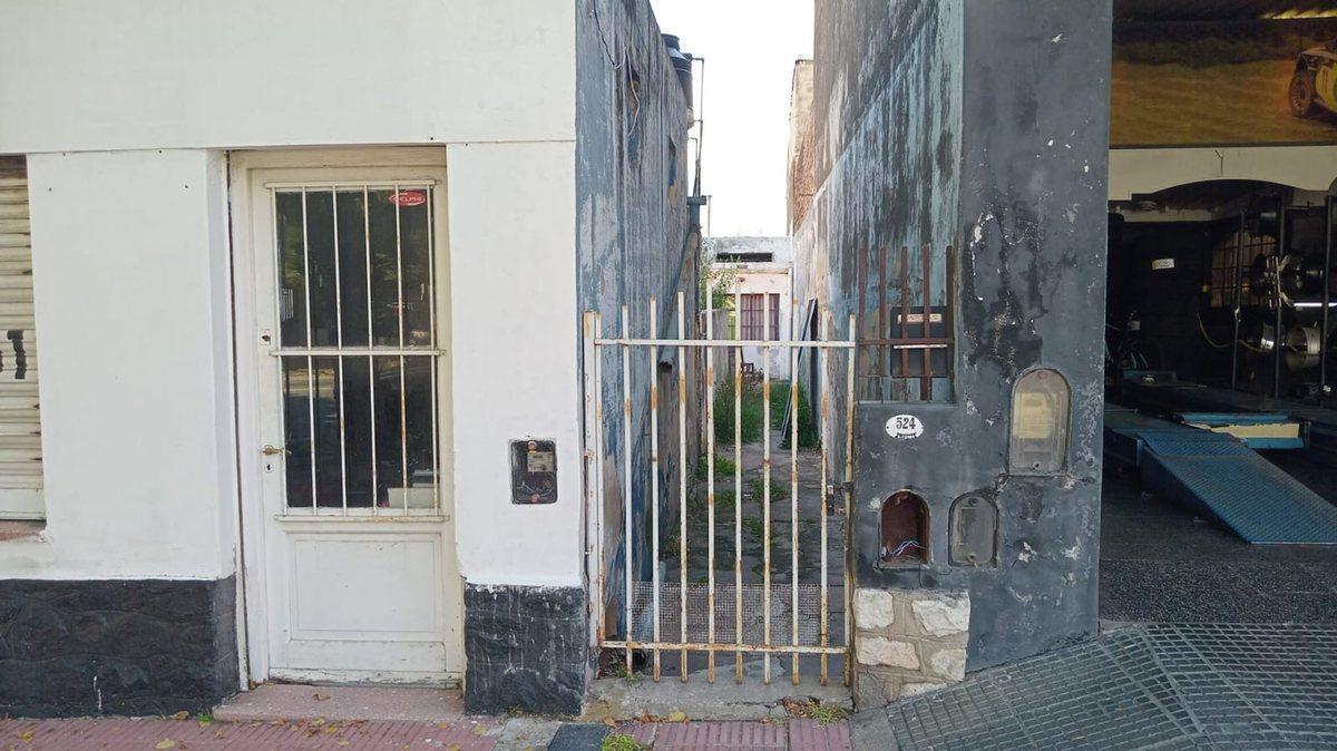 Foto de LOCAL COMERCIAL + 3 DEPTOS A REFACCIONAR LA FALDA, imagen 2