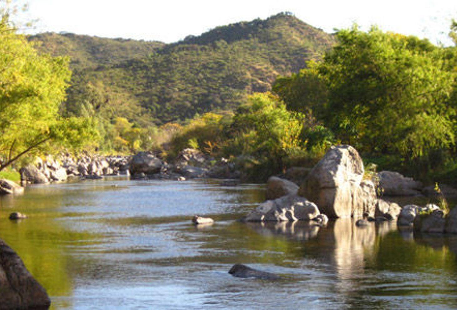Foto de SE VENDE GRAN TERRENO DE 1265 m2 EN LA SERRANITA, imagen 3