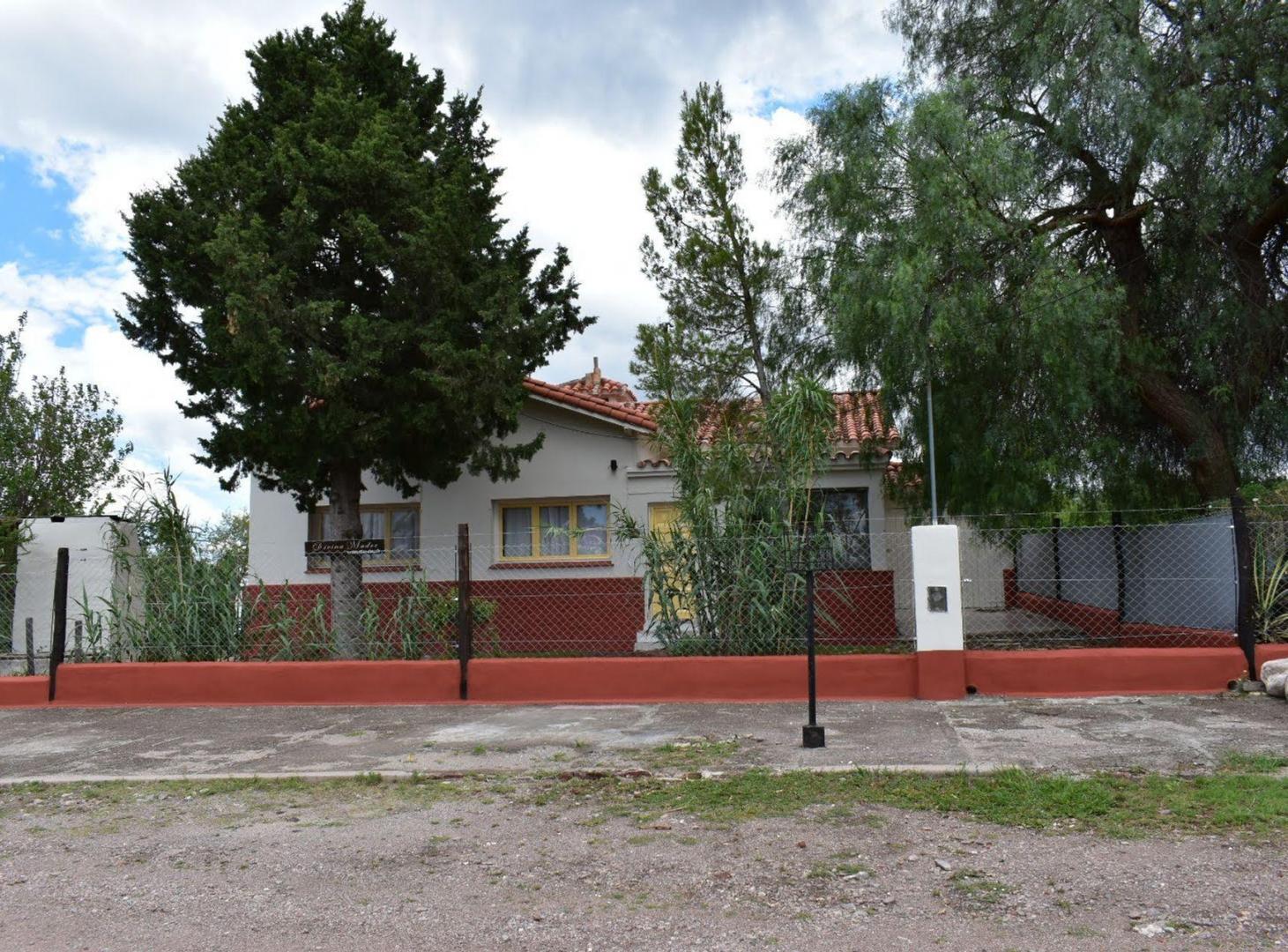 Foto de VENTA DE CASA CON DOS DEPTOS Y PILETA SANTA ISABEL, imagen 1