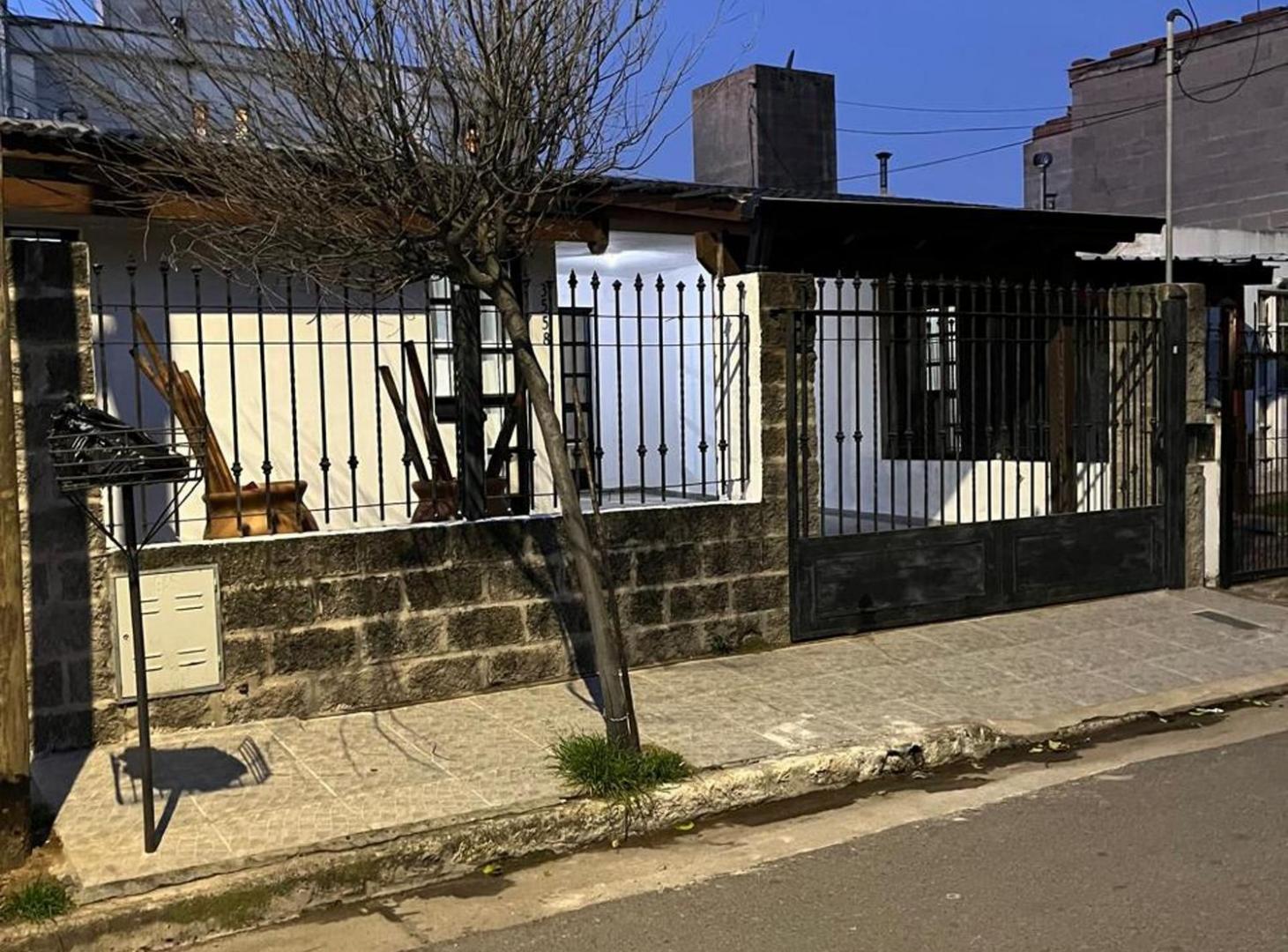 Foto de VENTA CASA RENE FAVALORO SUD 3DORMITORIOS 2PLANTAS, imagen 3