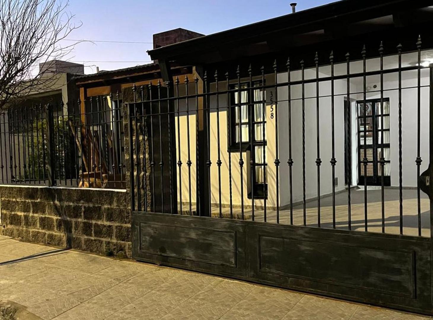 Foto de VENTA CASA RENE FAVALORO SUD 3DORMITORIOS 2PLANTAS, imagen 2