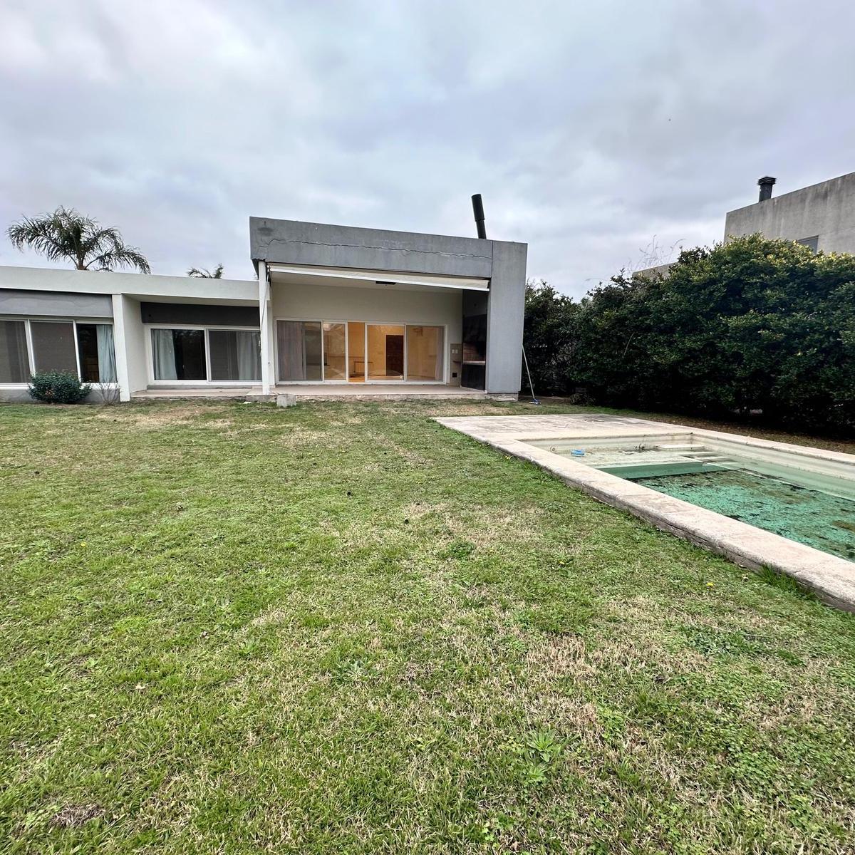 Venta - Casa 3 Dormiotorios, Piscina. Barrio Privado Cadaques (Funes Hills). 4