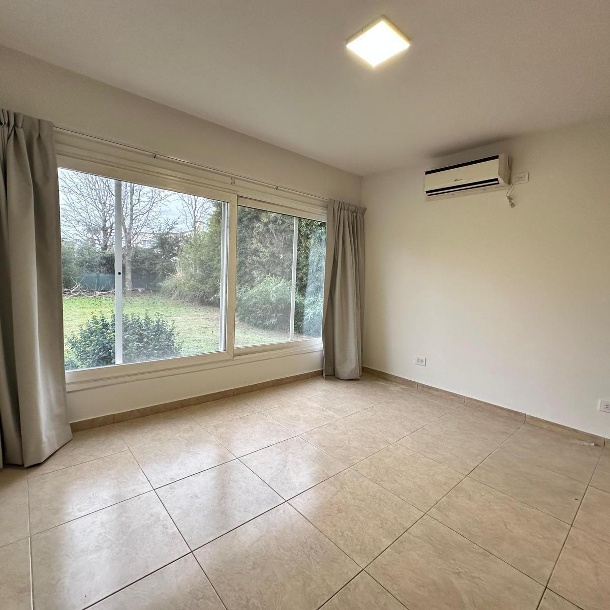 Venta - Casa 3 Dormiotorios, Piscina. Barrio Privado Cadaques (Funes Hills). 1