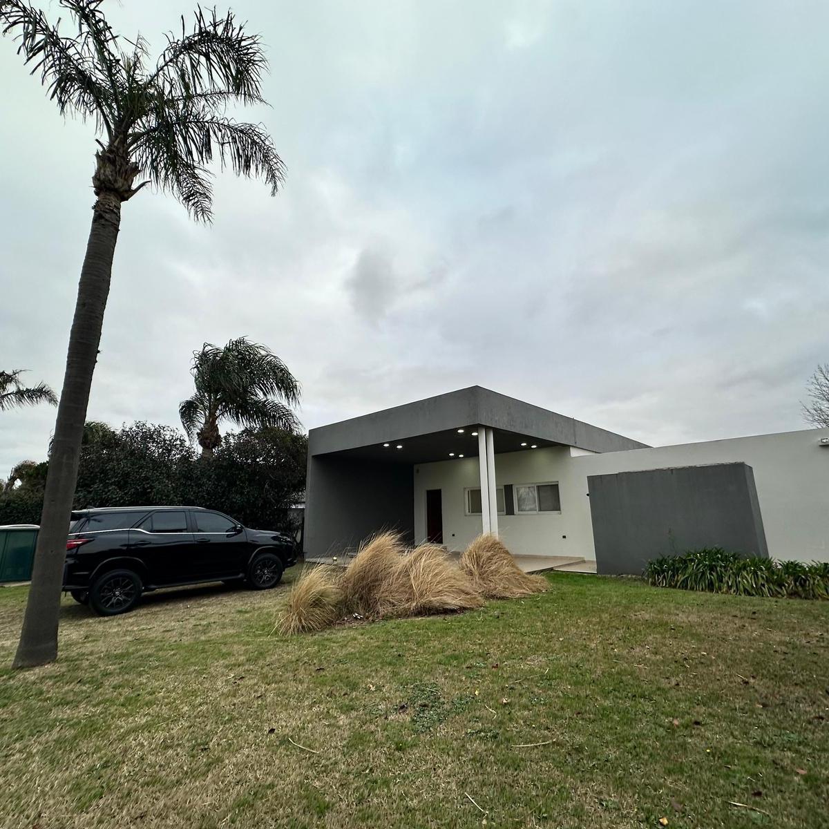 Venta - Casa 3 Dormiotorios, Piscina. Barrio Privado Cadaques (Funes Hills). 3