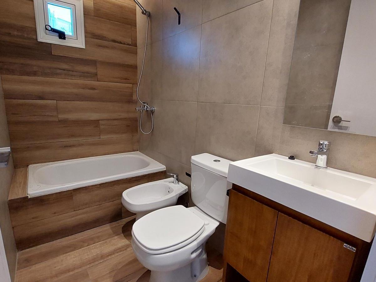 Venta - Oportunidad Monoambiente con Quincho Semicubierto y Fogonero, Luis Agote - Rosario 2