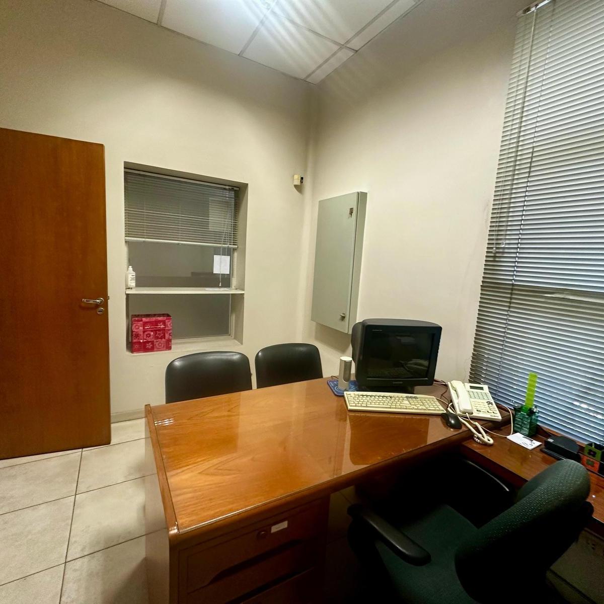Galpón con Oficinas 3