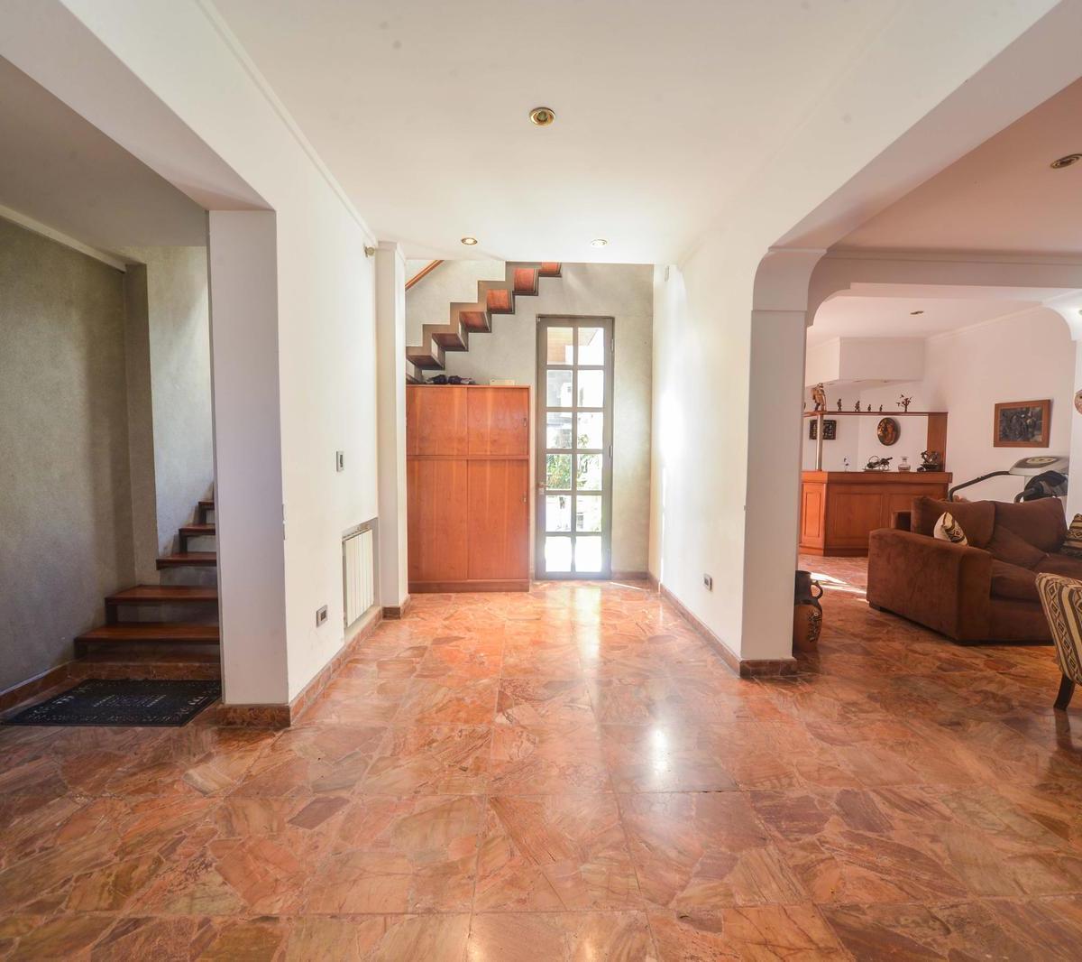 Venta - Espectacular Casa de 3 Dorm., Patio, Terraza y Cochera Para 3 Autos - Echesortu, Rosar 5