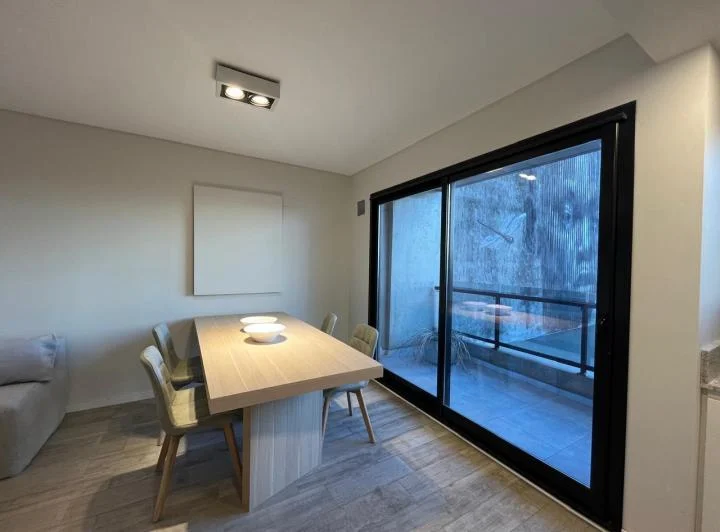 Venta Departamento 2 dormitorios, doble balcón. Centro, Rosario 2