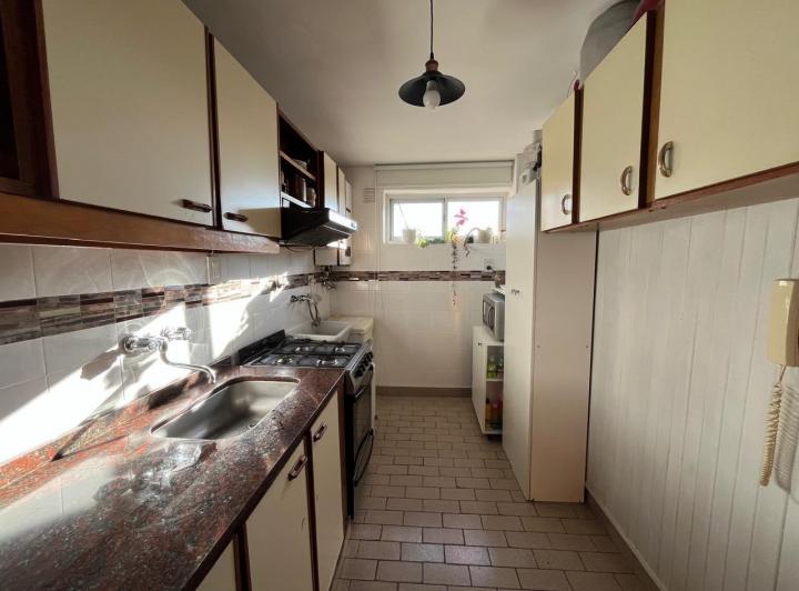 VENTA/PERMUTA -Departamento semipiso de 2 dormitorios con balcon. Republica de la Sexta, Rosario. 3