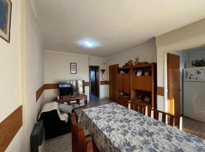 VENTA/PERMUTA -Departamento semipiso de 2 dormitorios con balcon. Republica de la Sexta, Rosario. 5