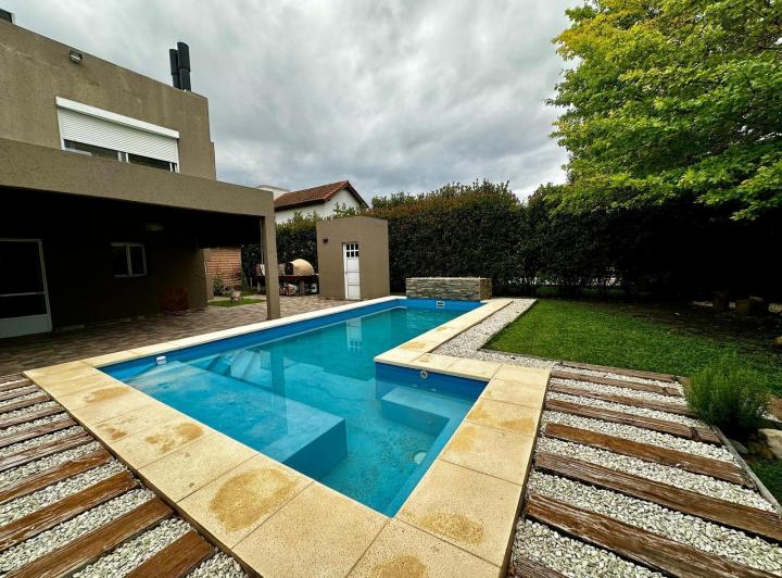 OPORTUNIDAD- APTA CREDITO, Venta: Casa 3 dormitorios, Barrio Miraflores, Funes Hills 2