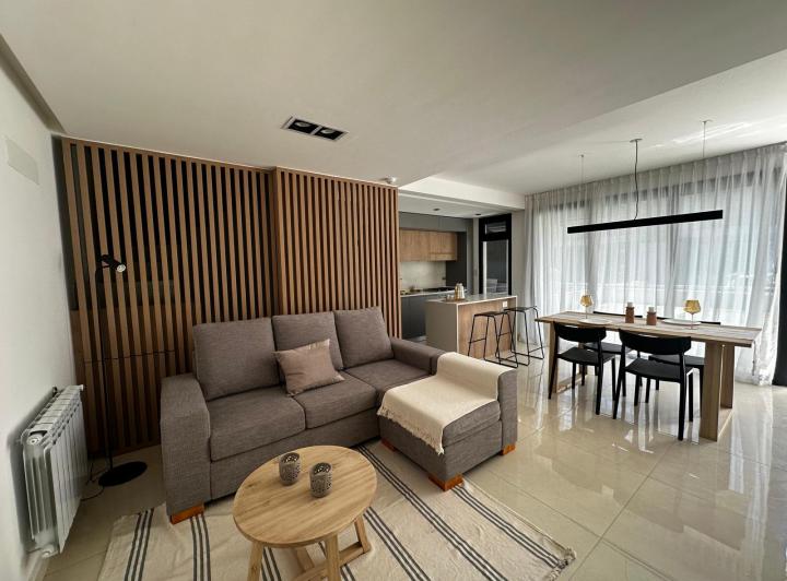 VENTA - Espectacular casa de 4 dormitorios con patio y pileta exclusiva en Fisherton 2