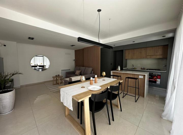 VENTA - Espectacular casa de 4 dormitorios con patio y pileta exclusiva en Fisherton 4