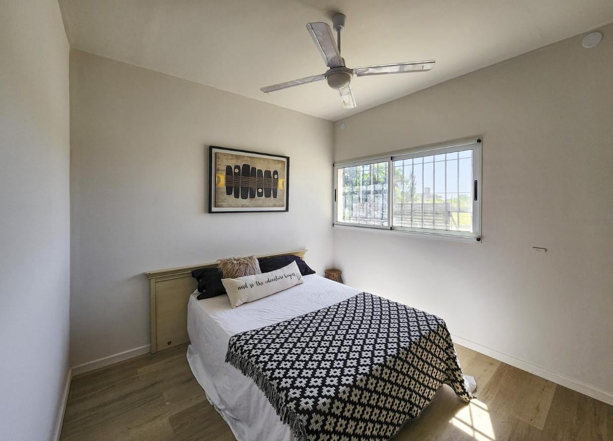 Venta Casa de 2 Dormitorios, Cochera, Galería y Piscina - Funes