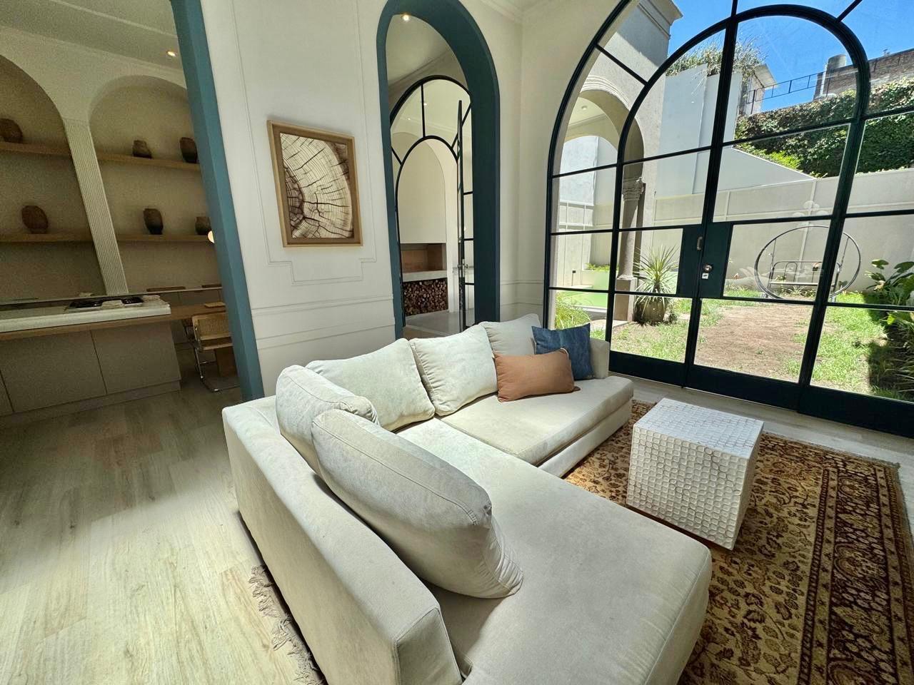 VENTA/PERMUTA Casa de 4 dormitorios con Parrillero, Pileta y Cochera. Barrio Abasto, Rosario