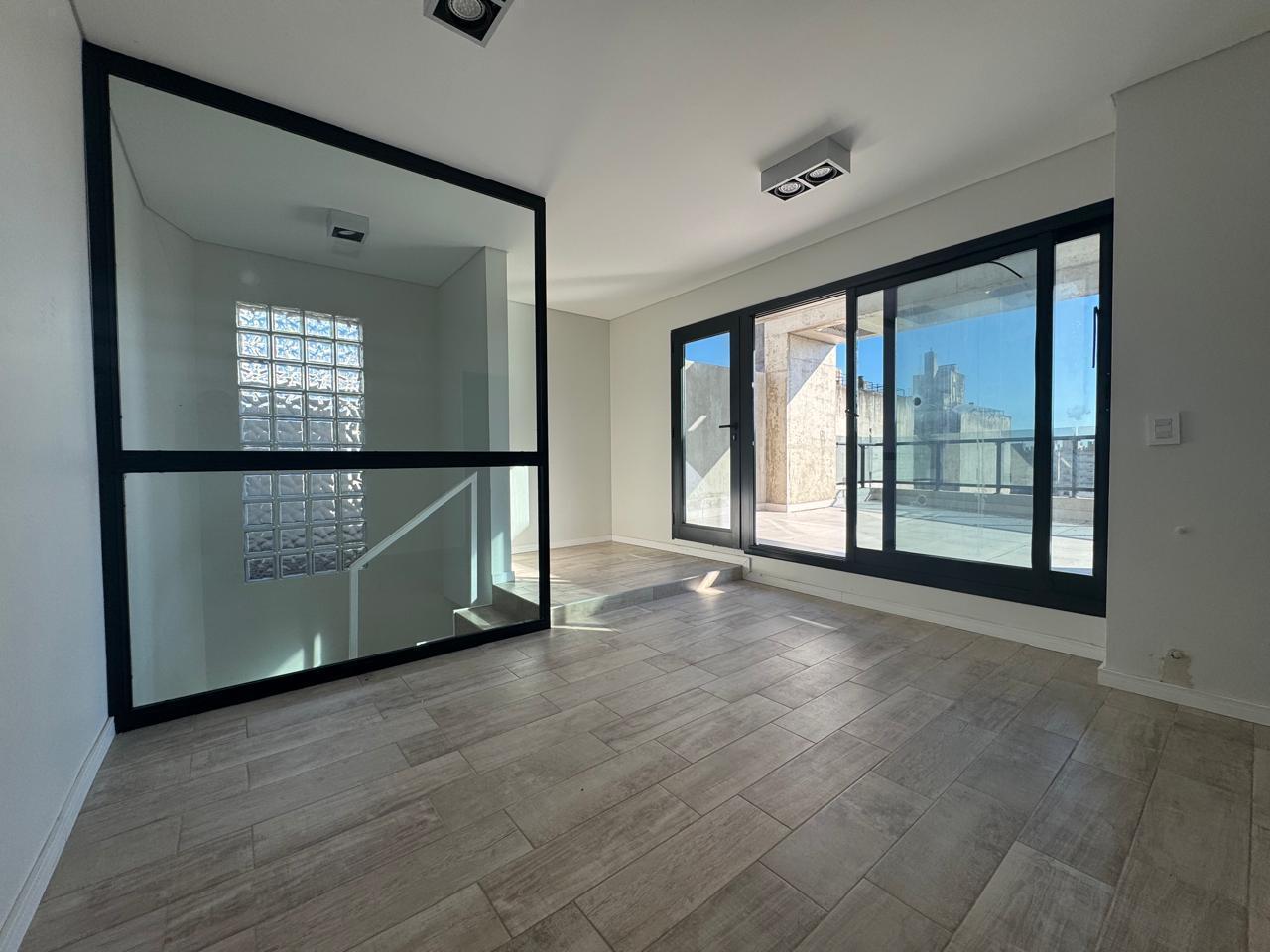 Foto de Venta departamento Duplex 1 dormitorio, con terraza exclusiva. Centro, imagen 4