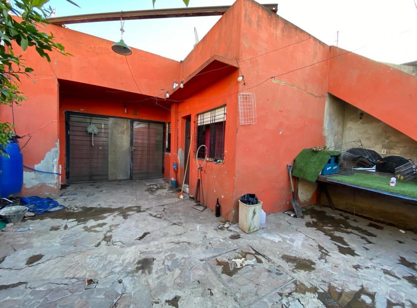 VENTA/PERMUTA - Casa - 3 dormitorios - patio - cochera - Bella Vista, Rosario.