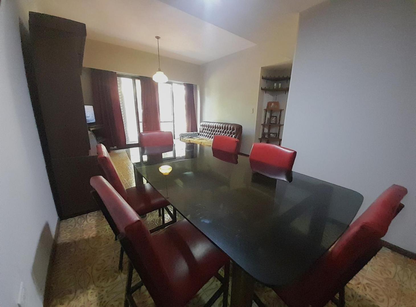 VENTA/PERMUTA Departamento 2 dormitorios con balcón al frente - Pichincha - Rosario