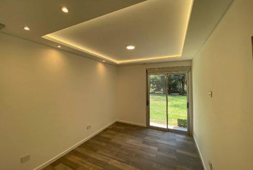 Foto de VENTA Casa 3 dormitorios con parque y piscina. Puerto Paraíso, Pueblo, imagen 3