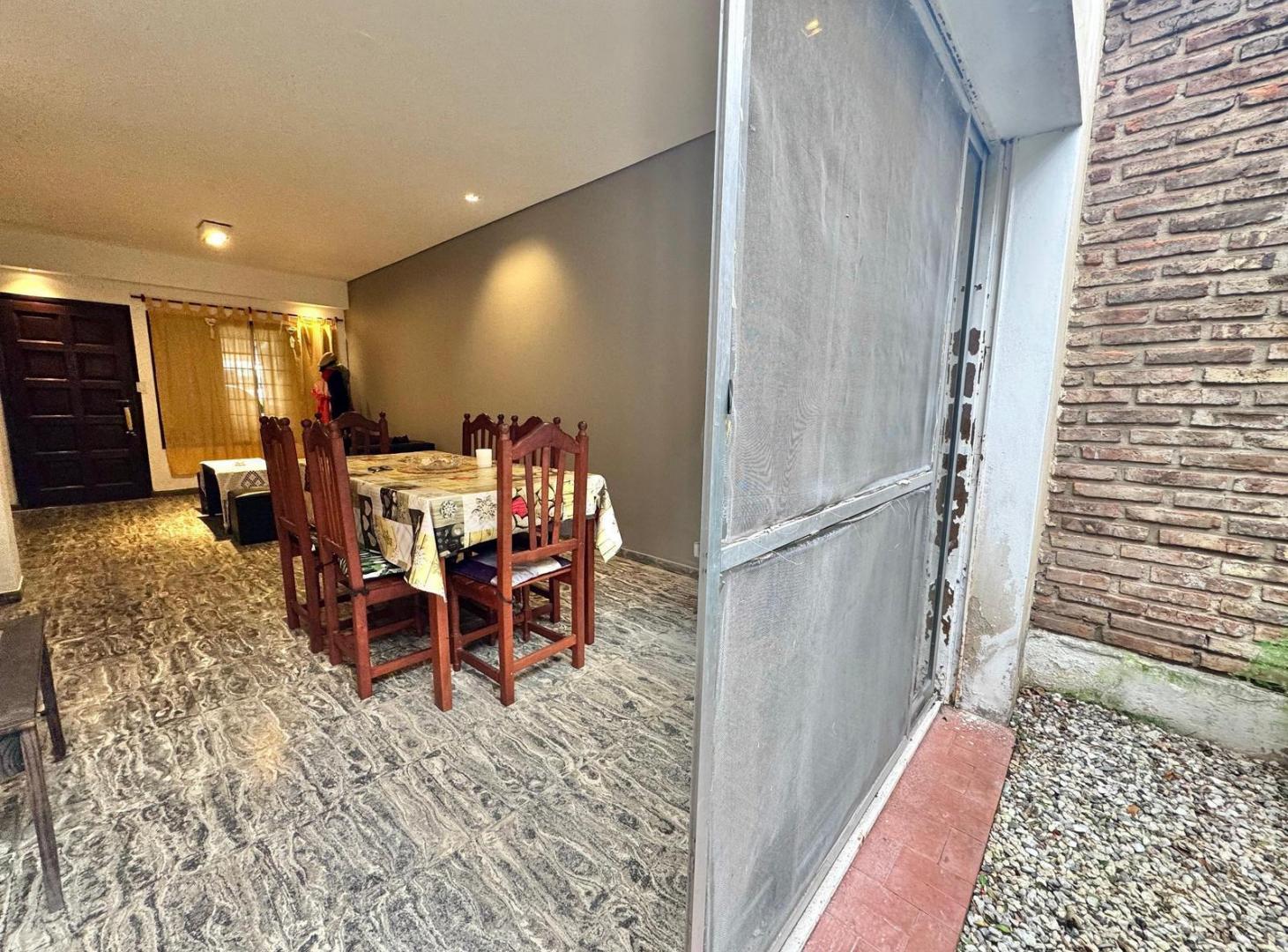VENTA - Casa de 3 Dormitorios, Patio y Cochera, Rosario