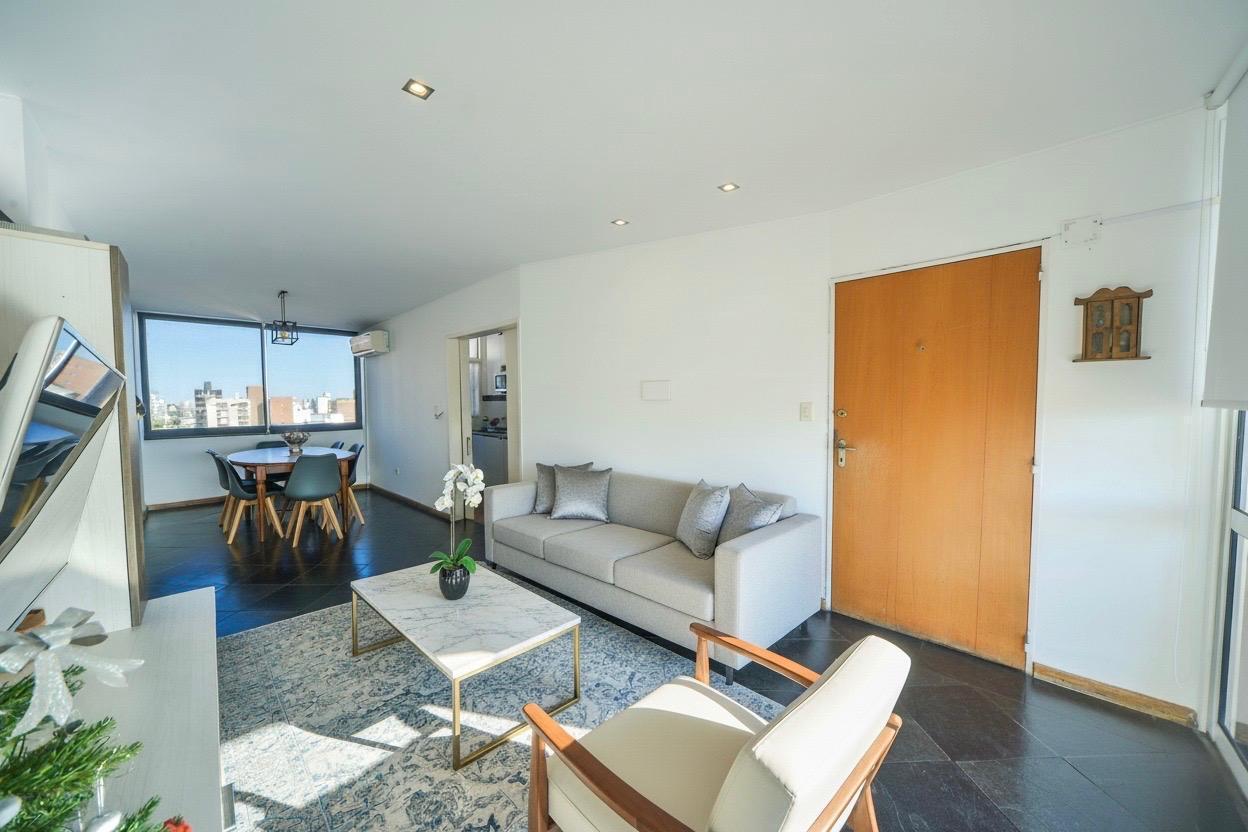 VENTA - Departamento 2 Dormitorios, vista despejada, frente a la plaza en Barrio Abasto, Rosario