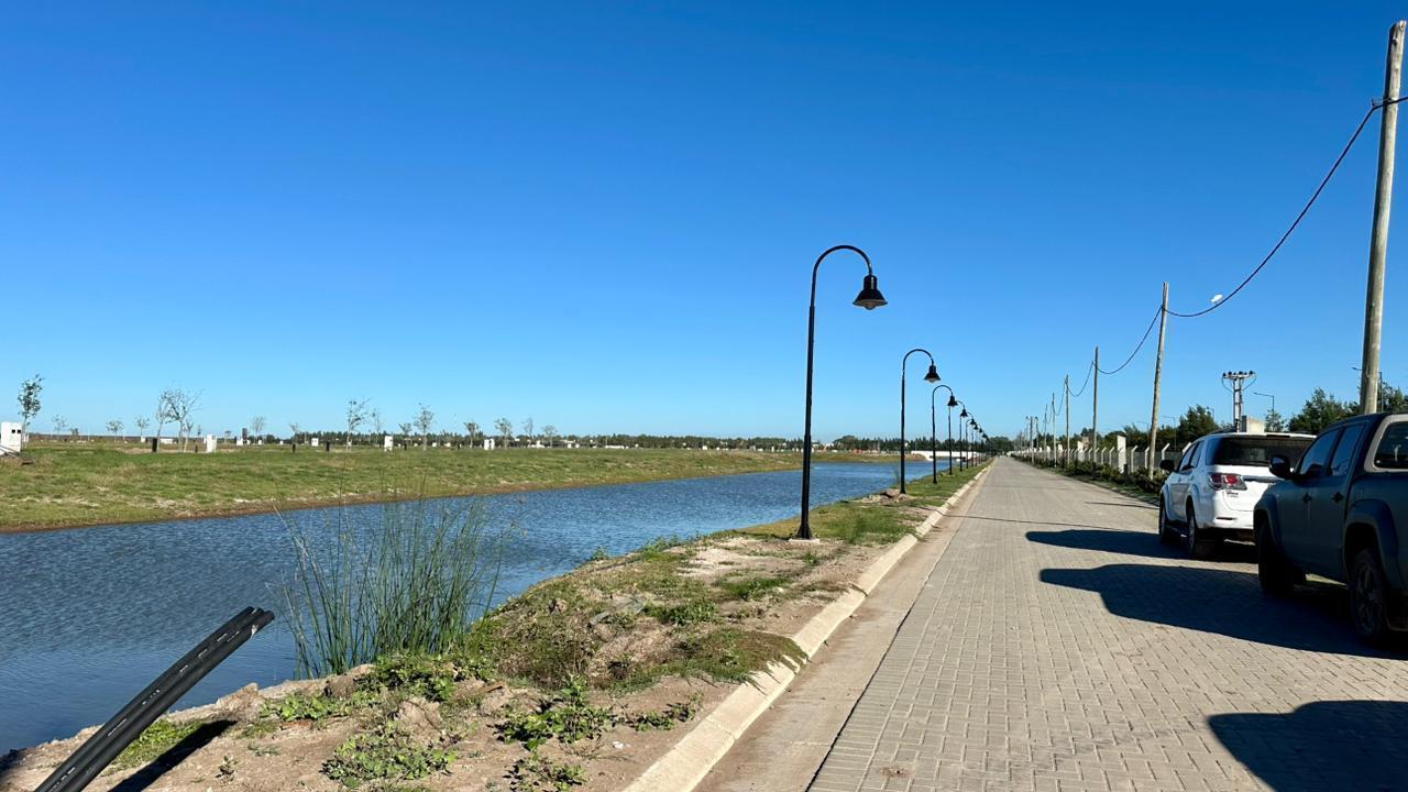 VENTA - Lote  500m2 Fondo Norte - Alhajamiento pago -  Funes Lakes