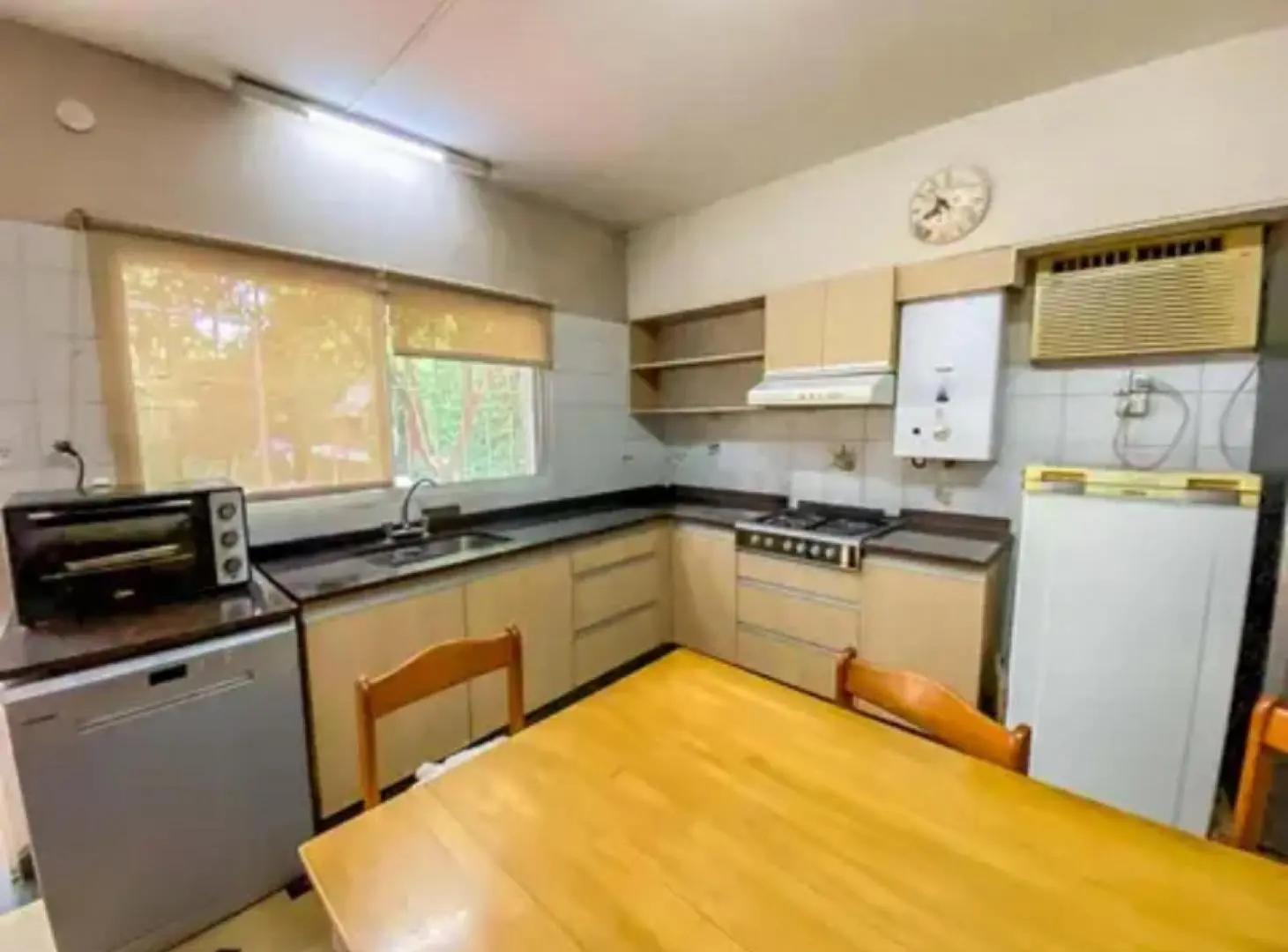 VENTA/PERMUTA - Casa 2 Dormitorios con Pileta y Cochera. Fisherton, Rosario 3
