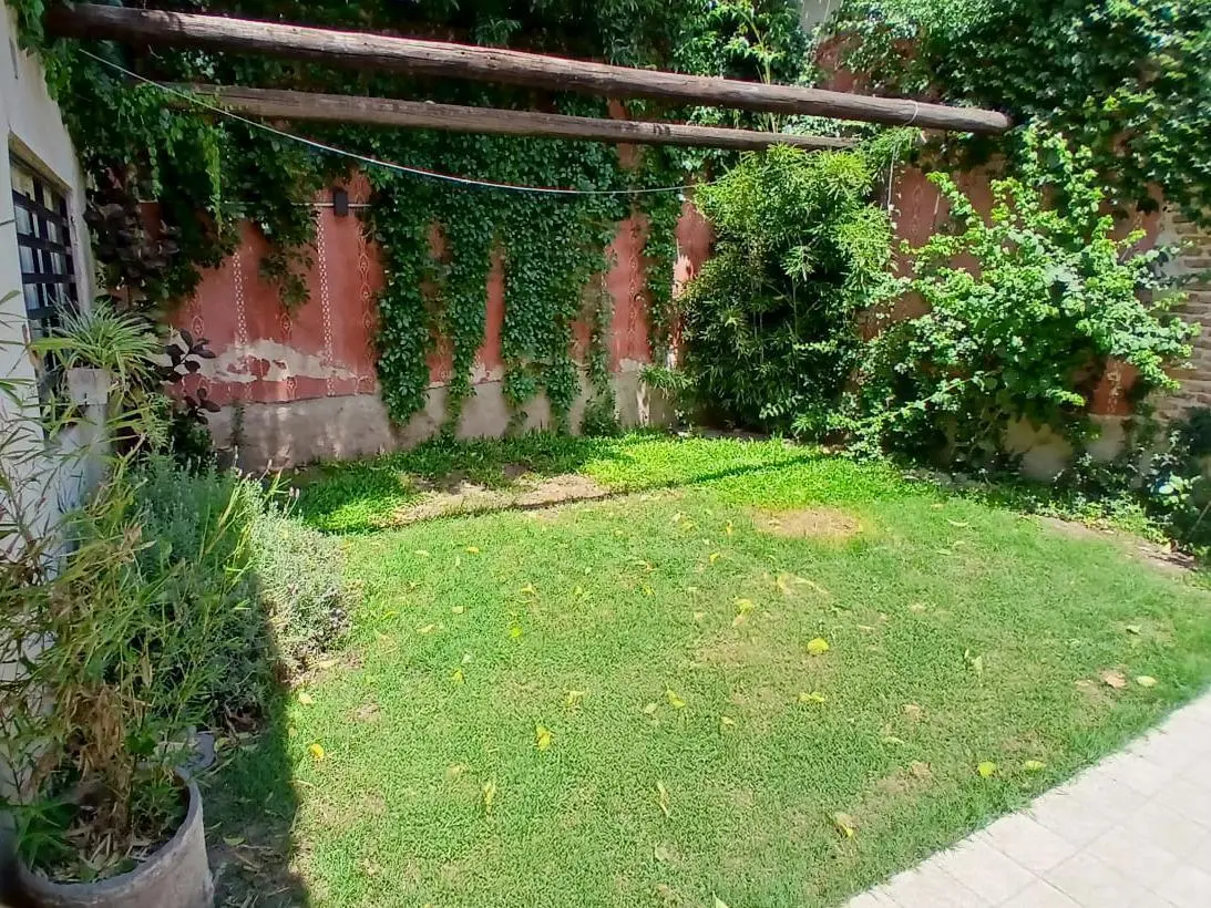 Venta Casa de 3 Dormitorios al frente, con patio. Arroyito, Rosario 3