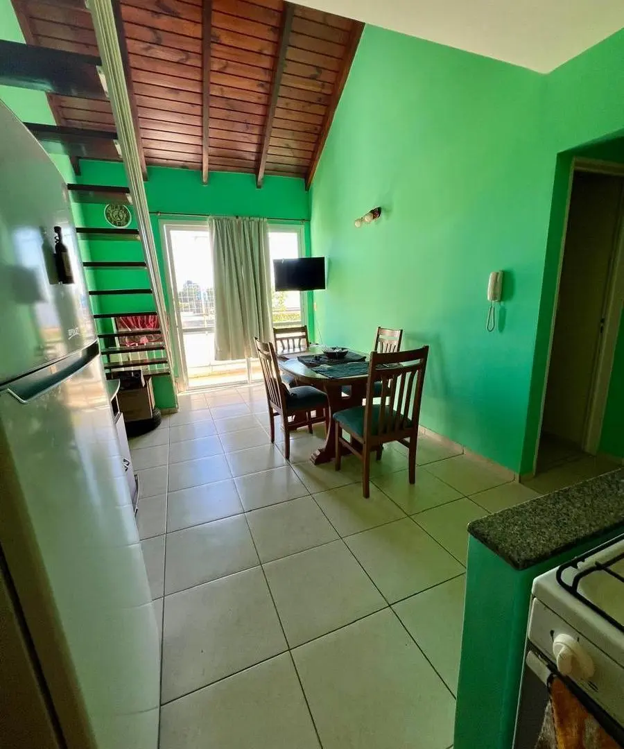 VENTA Departamento duplex 2 dormitorios con terraza exclusiva. Republica de Sexta, Rosario 3
