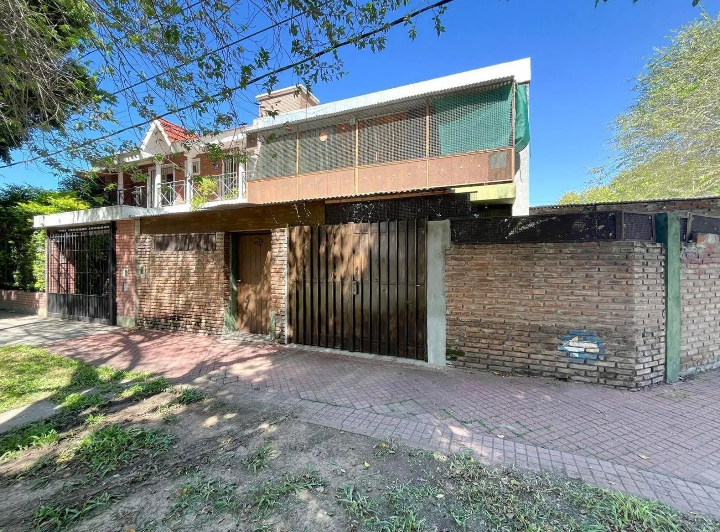 VENTA/PERMUTA Casa 4 dormitorios y cochera. Alberdi, Rosario 1