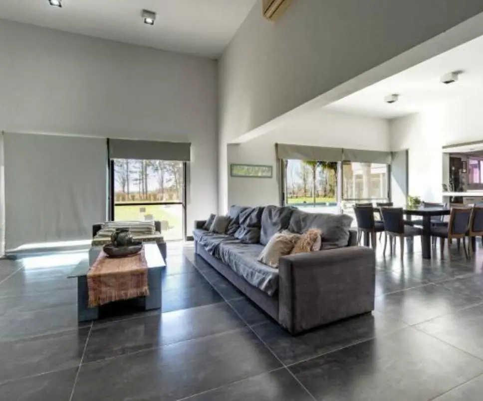 VENTA/PERMUTA Casa de lujo 4 dormitorios. Los Raigales, Roldan 2