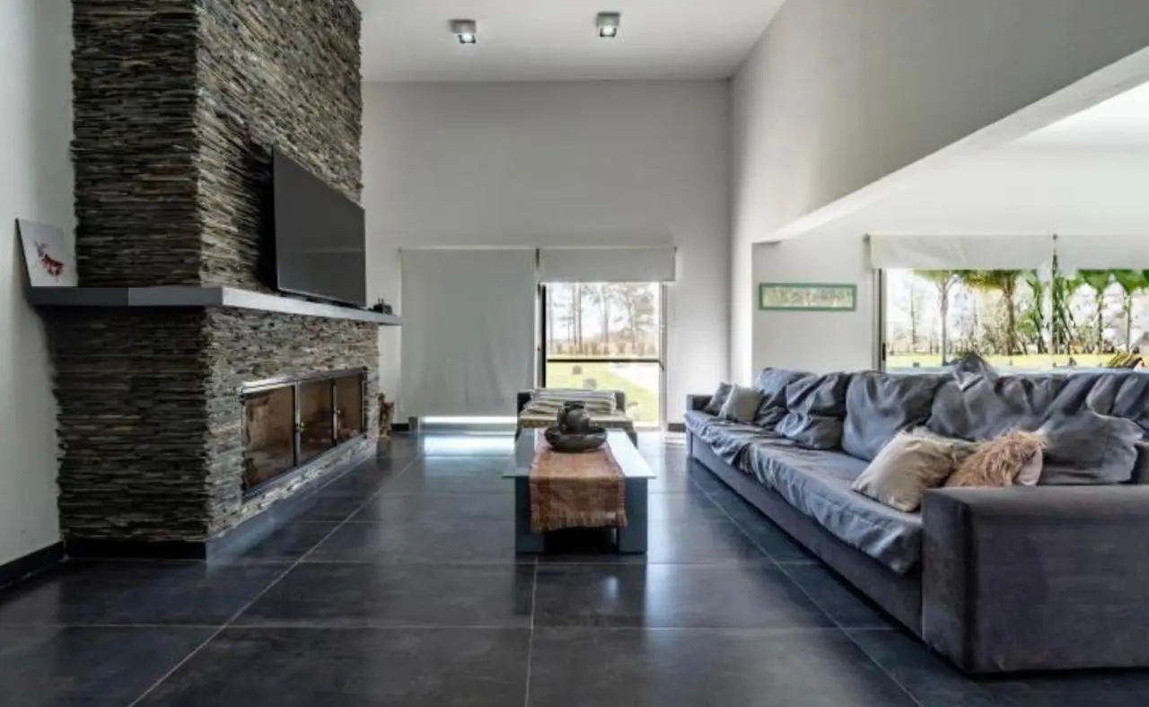 VENTA/PERMUTA Casa de lujo 4 dormitorios. Los Raigales, Roldan 4