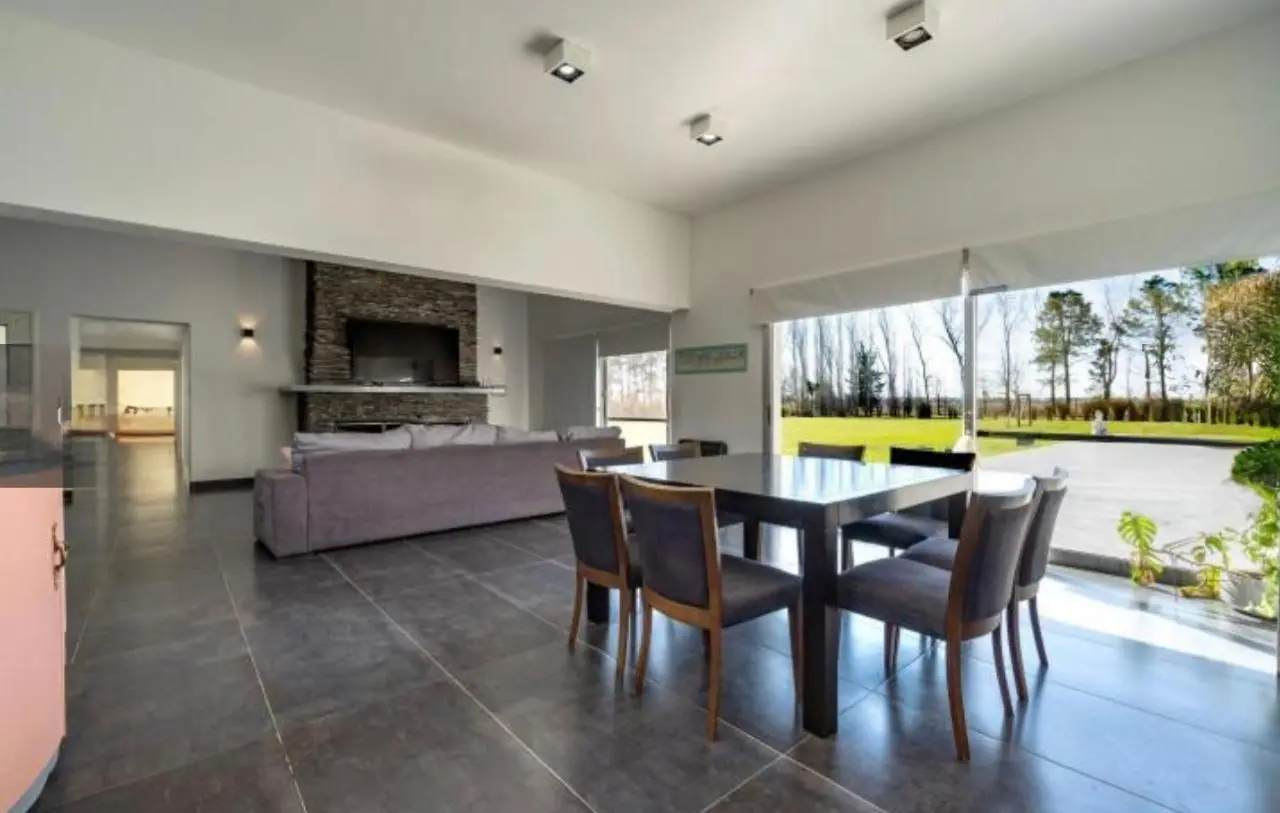VENTA/PERMUTA Casa de lujo 4 dormitorios. Los Raigales, Roldan 3