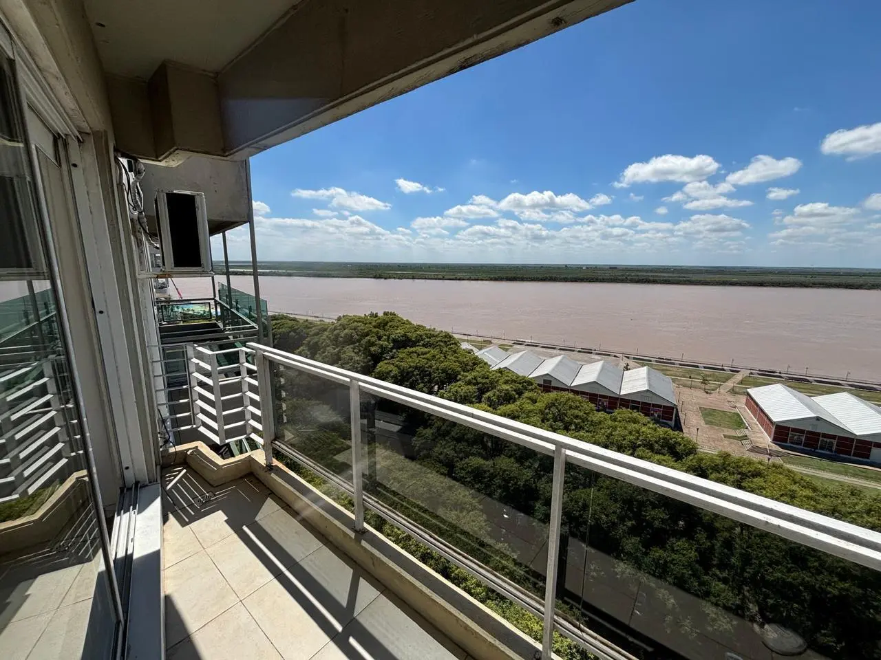 Venta de Monoambiente con Terraza Exclusiva, Centro, Rosario 4