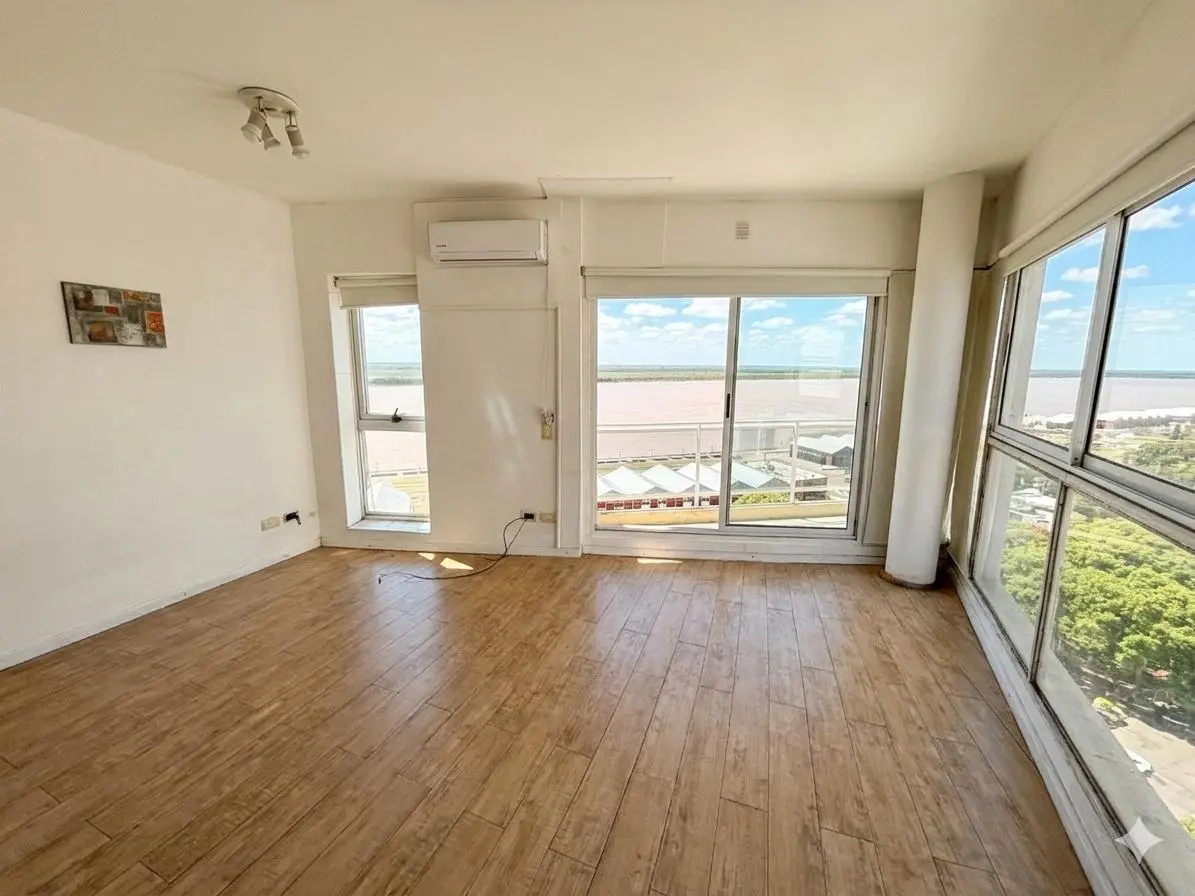 Venta de Monoambiente con Terraza Exclusiva, Centro, Rosario 2