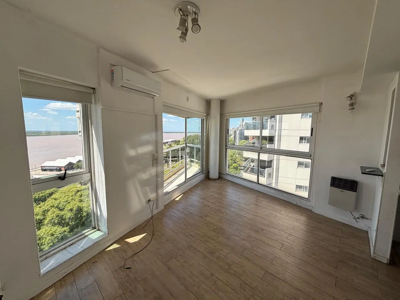 Venta de Monoambiente con Terraza Exclusiva, Centro, Rosario 3