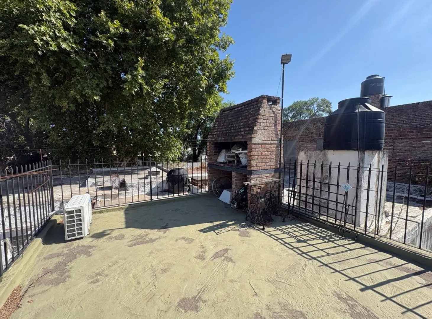 VENTA/PERMUTA Casa 2 dormitorios con patio APTA CRÉDITO. Azcuenaga, Rosario 2