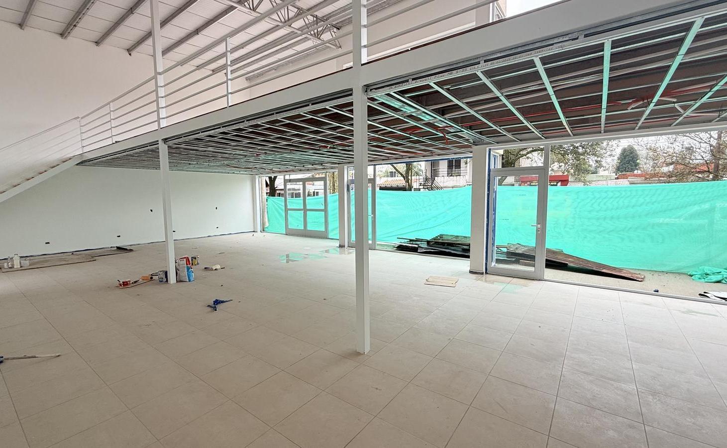 VENTA -  Local Comercial 234m2 / Posibilidad de dividir en 3 locales - Centro,  Funes.