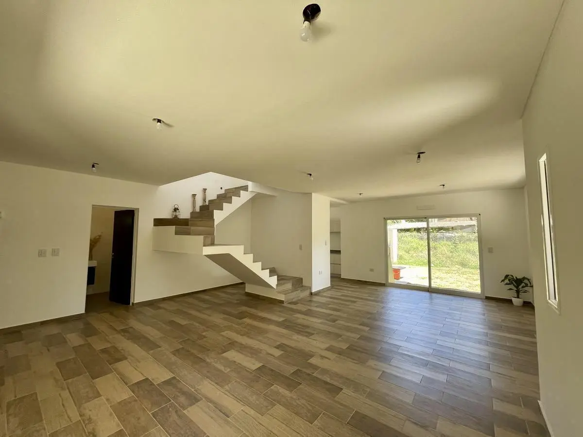 VENTA - APTA CRÉDITO. Casa Moderna 3 dorm, piscina - Los Troncos, Funes 1