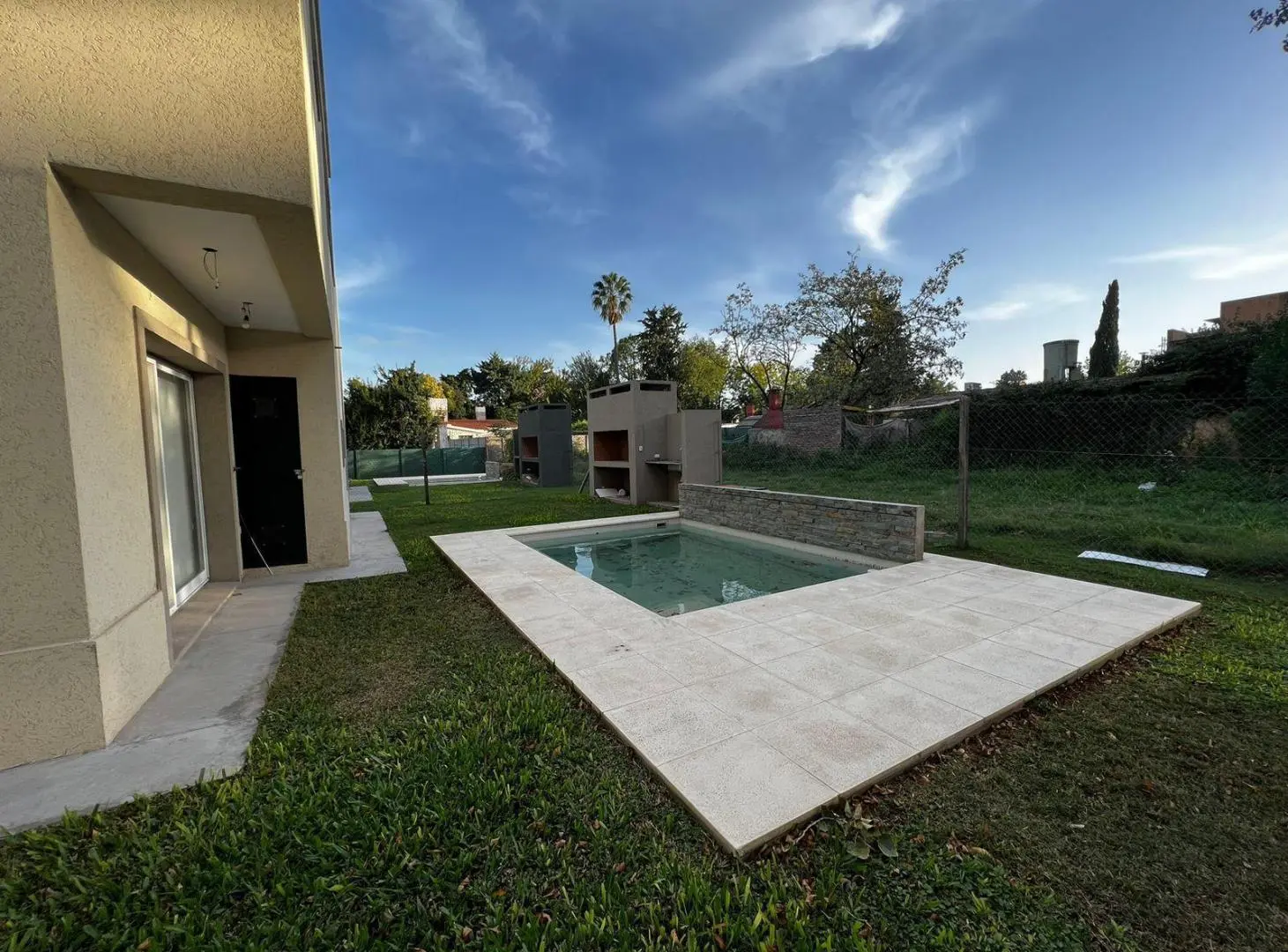 VENTA - APTA CRÉDITO. Casa Moderna 3 dorm, piscina - Los Troncos, Funes 4