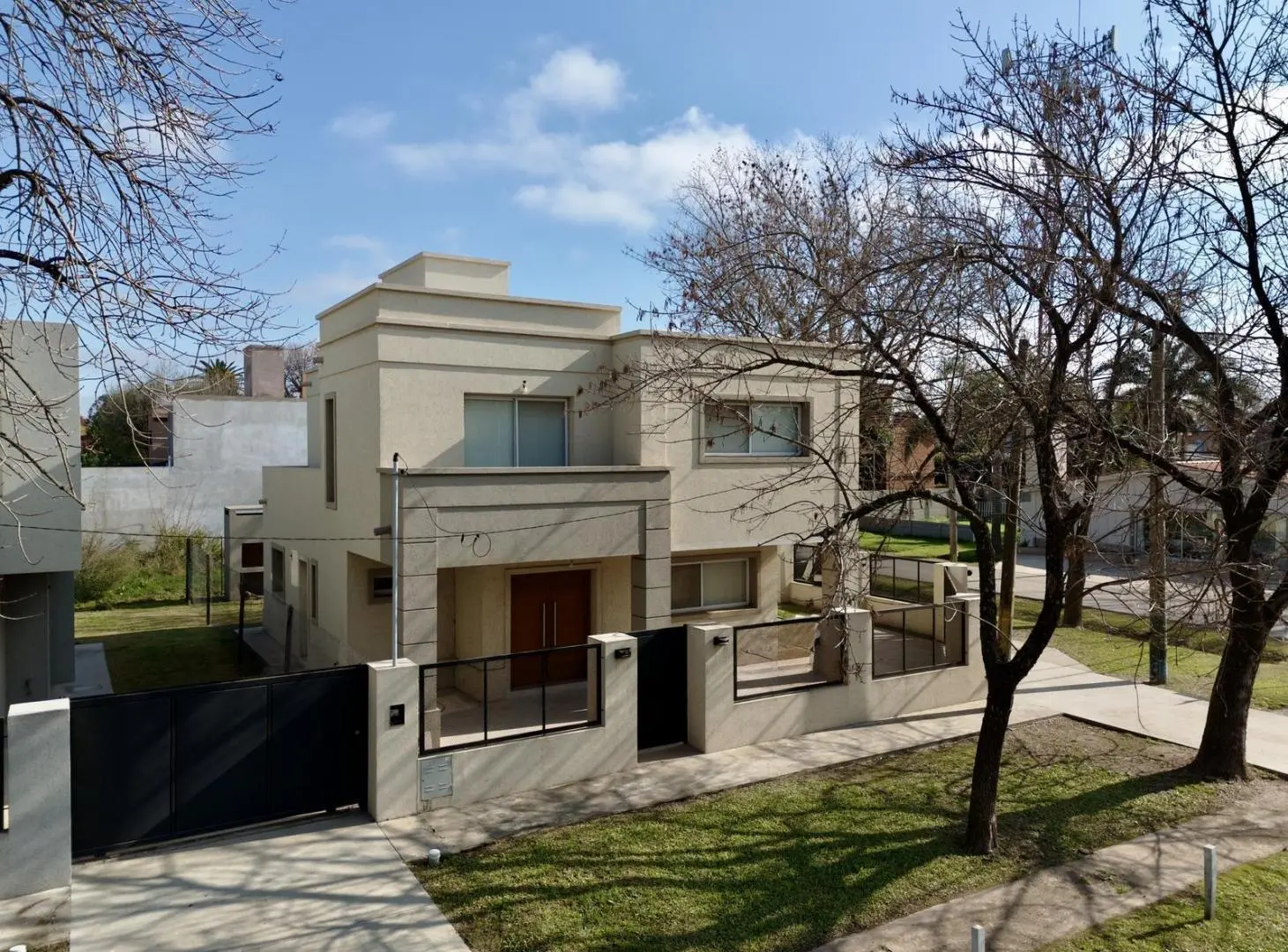 VENTA - APTA CRÉDITO. Casa Moderna 3 dorm, piscina - Los Troncos, Funes 2