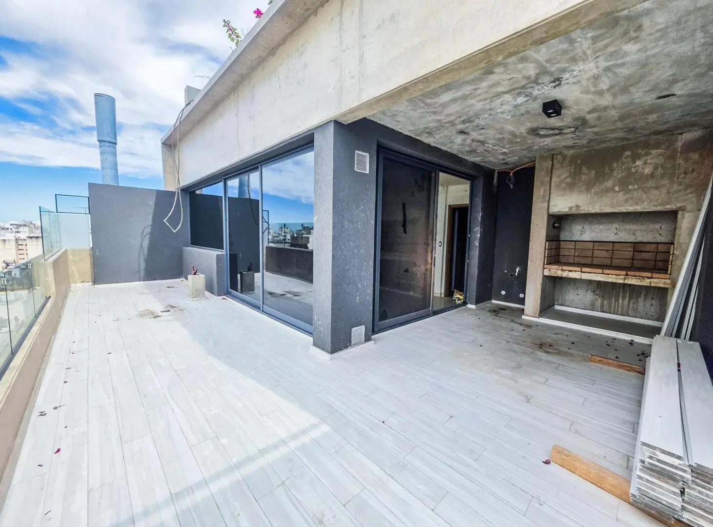 VENTA -  Piso exclusivo premiumde 3 dormitorios con pileta en balcón y parrillero - Zona Río Rosario 2