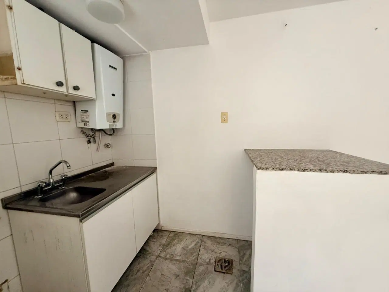 VENTA - Duplex un dormitorio con Subsuelo a metros de Av. San Martín, Rosario 3
