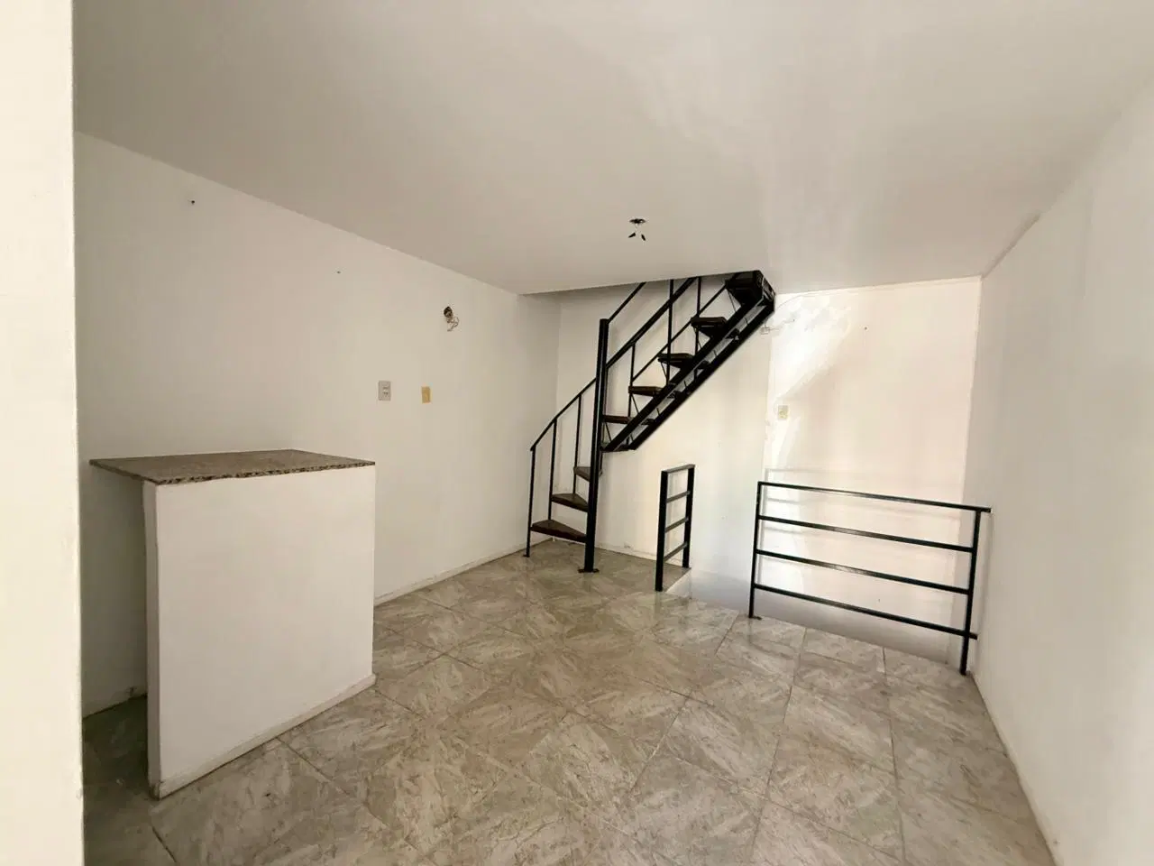 VENTA - Duplex un dormitorio con Subsuelo a metros de Av. San Martín, Rosario 5