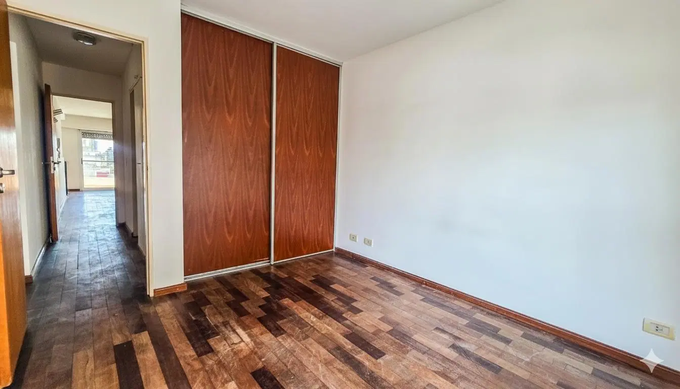 VENTA - Departamento de 2 dormitorios con doble balcón cochera APTO CREDITO, centro - ROSARIO 4