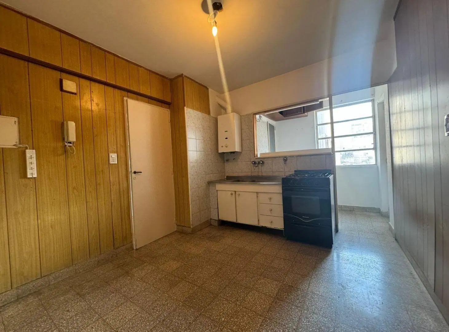 VENTA - Departamento 3 dormitorios con balcon al frente. Barrio Martin, Rosario 2