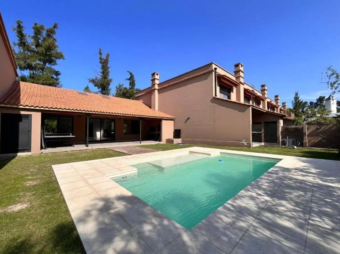 VENTA - Casa de 3 dormitorios en Aldea Fisherton, 5